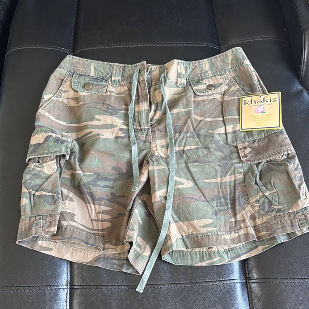 Khakis International Design ladies Camo Cargo Shorts  NWT size:6
